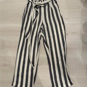 American Eagle Outfitters Black and White Striped Cropped Pants